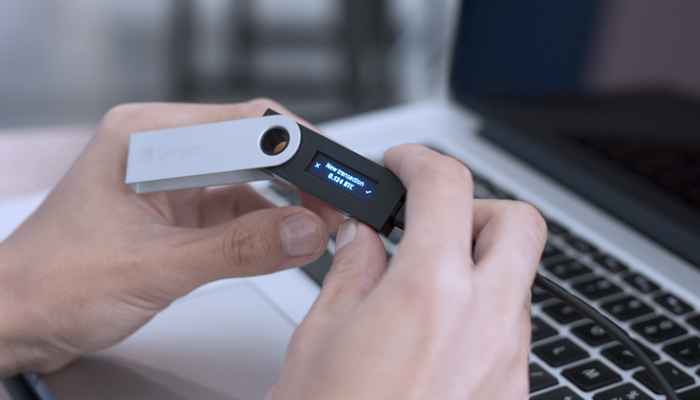 Ledger разработала флешку-кошелёк для криптовалют