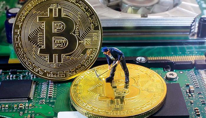 Bitcoin splitting: miners get two-week delay