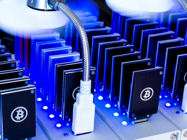 How to mine bitcoins: complex process in simple terms 